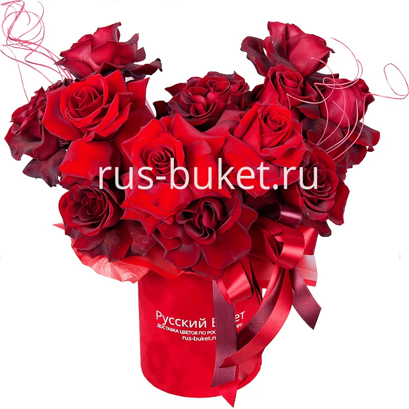 букет алых роз
