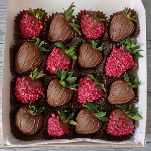 Strawberry "Raspberry Dawn" with delivery Yekaterinburg