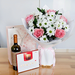 Gift set "Provence Aroma with non-alcoholic wine and candies" with delivery Yekaterinburg