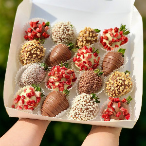 Sweet Extravaganza Chocolate Covered Strawberries with delivery Yekaterinburg