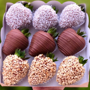Nutty Silk Chocolate Covered Strawberries with delivery Yekaterinburg