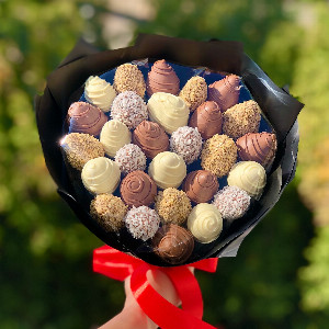 Chocolate-Dipped Strawberry Bouquet "Chocolate Greetings" with delivery Yekaterinburg