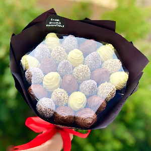 Chocolate-Dipped Strawberry Bouquet "Crazy Empress" with delivery Yekaterinburg