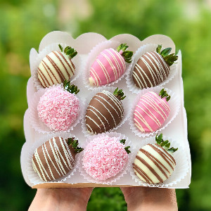 Pink Sunrise Chocolate Covered Strawberries with delivery Yekaterinburg