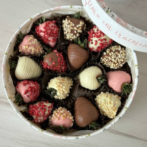 Клубника в шоколаде "Цвети от счастья" с доставкой в Екатеринбурге