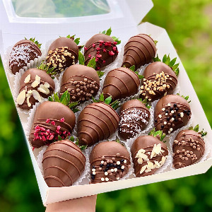 Tropical Quartet Chocolate Covered Strawberries with delivery Yekaterinburg