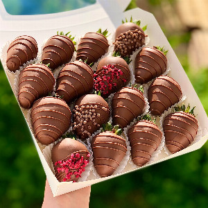 Raspberry Dawn Chocolate Covered Strawberries with delivery Yekaterinburg