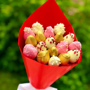 Strawberry in Chocolate "Peanut Crunch" with delivery Yekaterinburg