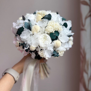 Vanilla Cloud Bridal Bouquet With Stabilized Flowers with delivery Yekaterinburg
