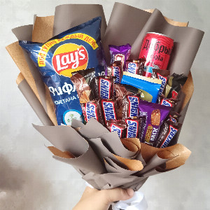 Energy Impulse Snack Bouquet with Chocolate and Chips with delivery Yekaterinburg