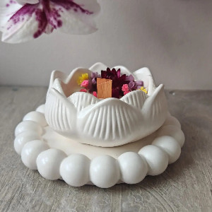 Intoxicating Lotus Gypsum Candle with delivery Yekaterinburg