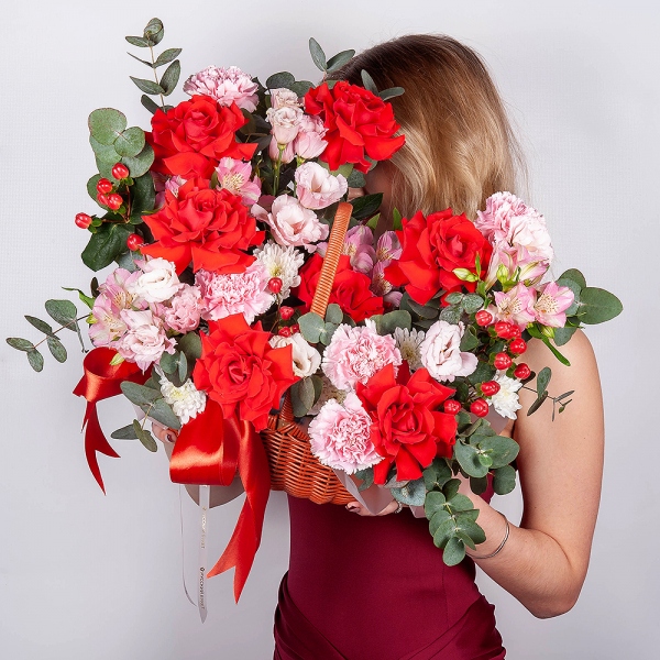 Red rose Nina 50 cm - 11, Pink Lisianthus (Eustoma) - 3, Baltica White Spray Chrysanthemum - 1, Pink carnation - 9, Alstromeria white, soft pink - 8, Small Basket, Oasis, Hypericum, Eucalyptus, Ribbon