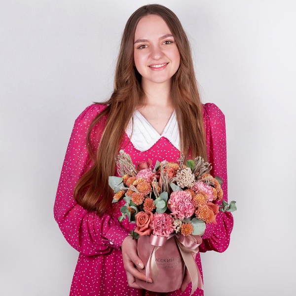 Pink carnation - 5, Pink rose 50 cm - 5, Daisy poms Santini pink, purple - 5, Round flower box small , Oasis, Ozotamnus, Brunia Green Lanuginosa (1 pc.), Eucalyptus, Wrapping Paper