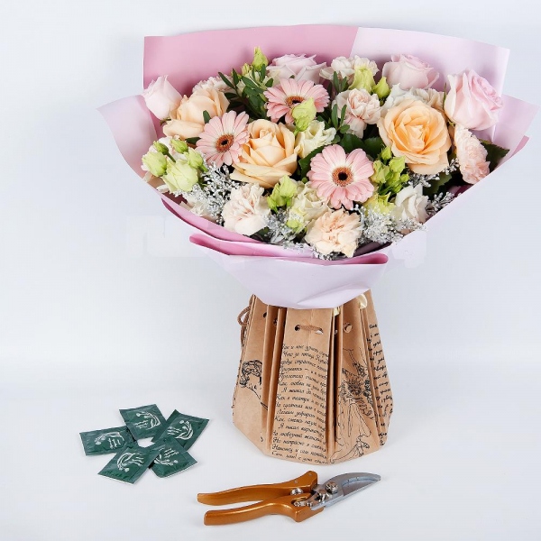 Aquabox for a bouquet, Flower pruner, Chrysal flower boost