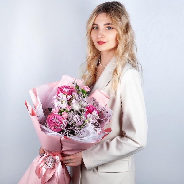 Peony rose Kahala 50 cm - 7, Baltica White Spray Chrysanthemum - 1, Matthiola Lilac - 3, Pink spray carnation - 6, Limonium (1 pc.), Wrapping Paper