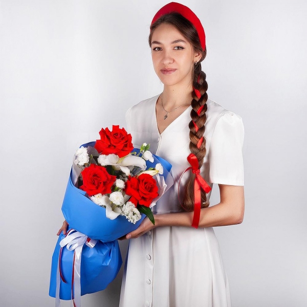 Lilies - 1, Red rose Nina 50 cm - 5, White spray carnation - 3, White statice, Wrapping Paper