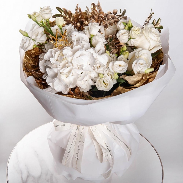 White rose 50 cm Ecuador - 7, lisianthus - 4, Spray rose: white, cream, light pink 50 cm - 3,  White Hydrangea - 1, Pistachio, Decorative crown, Wrapping Paper