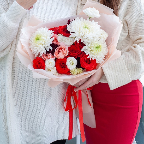 Magnum White Chrysanthemum - 3, Red rose Nina 50 cm - 7, Pink rose Dragonfly 50 cm - 5, Carnation red - 3, lisianthus - 4, Wrapping Paper