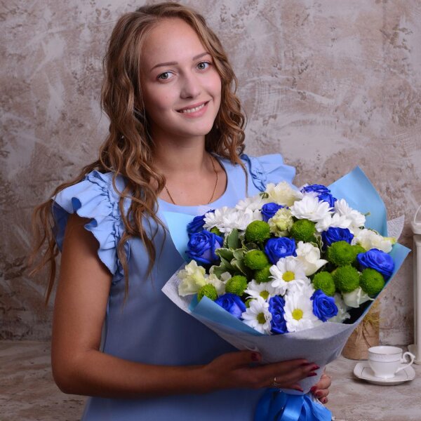Rose blue - 11, Bacardi White Spray Chrysanthemum - 3, Athos pom Feeling Green - 4, lisianthus - 4, Pittosporum, Felt, Wrapping Paper, Ribbon