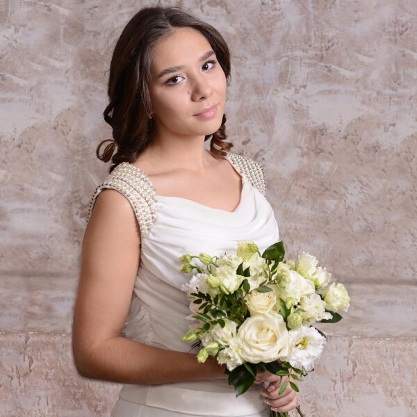 White rose 50 cm - 5, lisianthus - 5, Ruscus, Pistachio, Ribbon