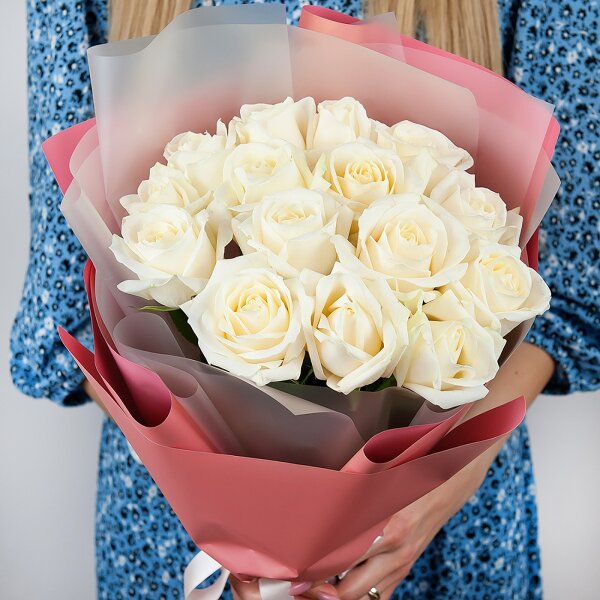 Bouquet of 15 white roses