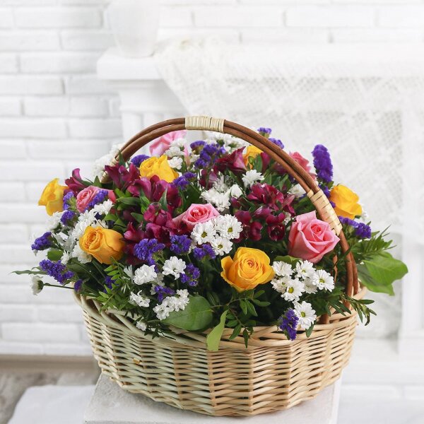 Pink rose 50 cm - 7, Yellow rose 50 cm - 8, Santini White Spray Chrysanthemum - 13, Alstromeria lilac, purple - 8, Large Basket, Blue Statice, Pistachio, Oasis