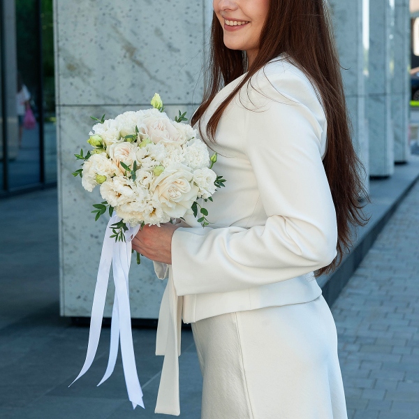 White rose 50 cm Ecuador - 3, Carnation white, cream - 3, lisianthus - 4, Eucalyptus parvifolia (1 pc.), Ribbon