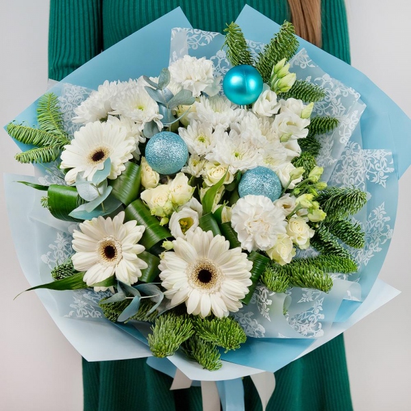 Gerbera white - 3, Spray rose: white, cream, light pink 50 cm - 2, Baltica White Spray Chrysanthemum - 2, lisianthus - 2, Carnation white, cream - 2, Aspidistra (1 pc.), Spruce branches (1pc.), Christmas decor (set), Wrapping Paper