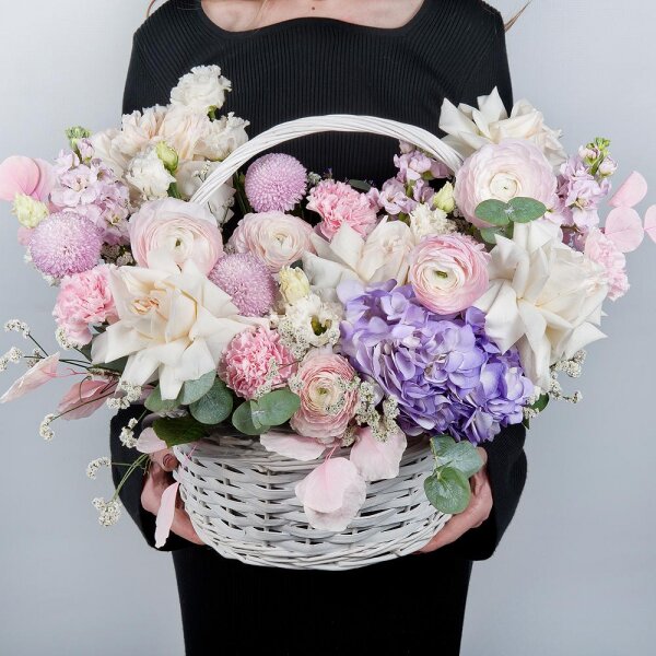 Momoko Chrysanthemum - 3, Peony style roses - 7, Ranunculus Pink - 5, Matthiola Lilac - 3, lisianthus - 2, Pink carnation - 9, Medium Basket, Oasis, Limonium (1 pc.), Dried flowers in assortment, Eucalyptus
