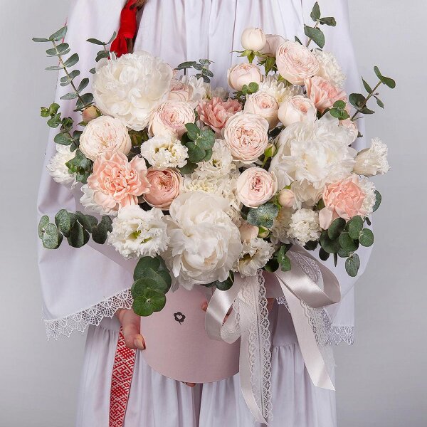 Peony white - 3, Peony sprayrose - 3, Carnation white, cream - 9, Baltica White Spray Chrysanthemum - 3, lisianthus - 3, Round flower box small , Oasis, Eucalyptus, Ribbon