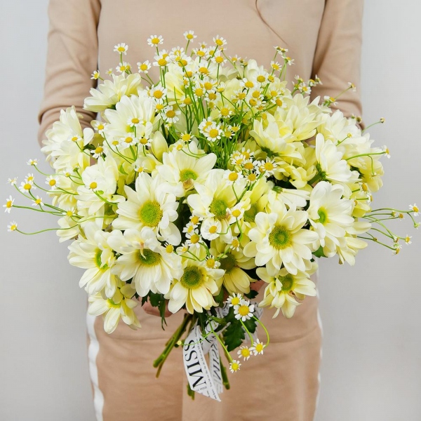 Bacardi Yellow Spray Chrysanthemum - 9, Chamomile - 9, Ribbon