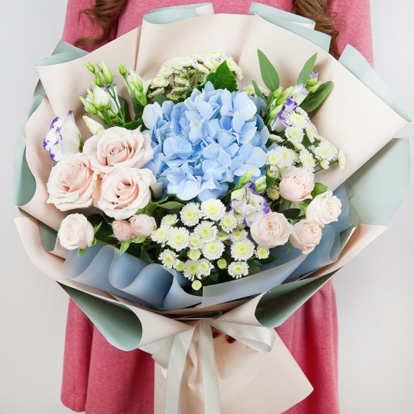 Blue/purple hydrangea - 2, Rose Powder 50 cm Ecuador (Quicksand, Menta) - 5, Spray rose: white, cream, light pink 50 cm - 4, Purple Lisianthus (Eustoma) - 4, Athos poms Stallion - 4, Eucalyptus populus (1 pc.), Wrapping Paper