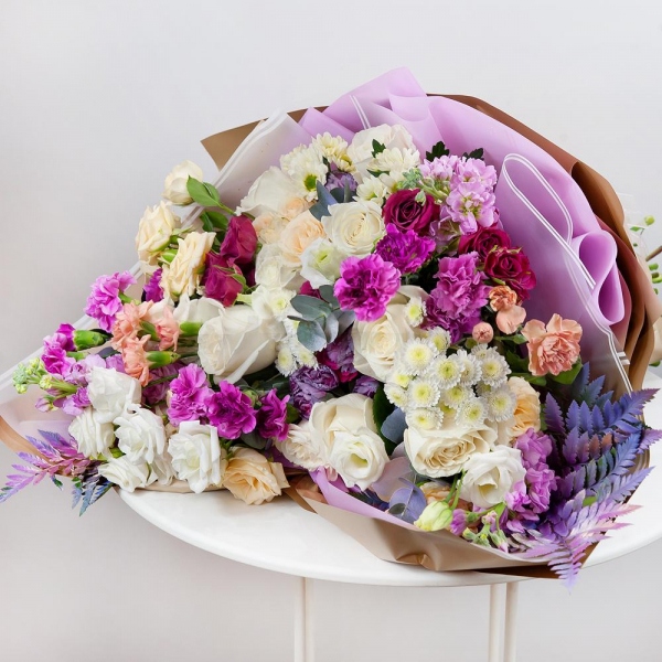 White rose 50 cm - 9, Pink spray carnation - 8, lisianthus - 3, Athos poms Stallion - 2, Santini White Spray Chrysanthemum - 2, Spray rose: white, cream, light pink 50 cm - 8, Pink Matthiola - 3, Pistachio, Fern (1 pc.), Wrapping Paper