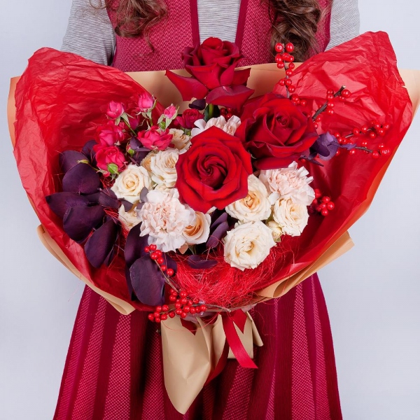 Spray rose: red 50 cm - 2, Red rose 50 cm - 3, Carnation white, cream - 3, Spray rose: white, cream, light pink 50 cm - 2, Eucalyptus Cinerea, Wrapping Paper, Ilex, Sisal