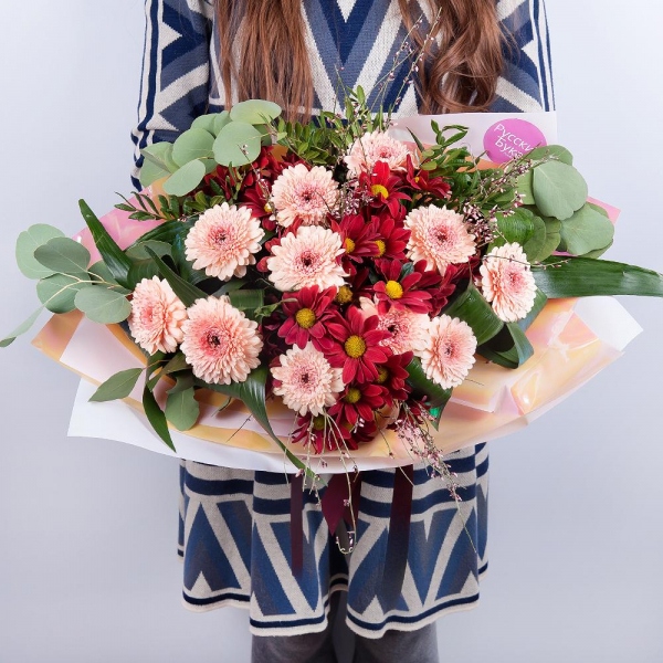 Gerbera pink - 11, Bacardi Red Spray Chrysanthemum - 4, Aspidistra (1 pc.), Eucalyptus Cinerea, Pistachio, Genista, Wrapping Paper, Ribbon