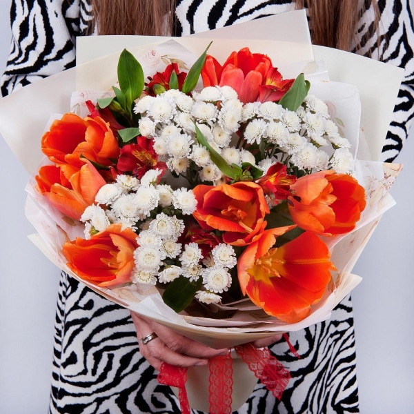 Alstromeria Red, Bright Pink - 2, Athos poms Stallion - 3, Orange tulip - 7, Wrapping Paper