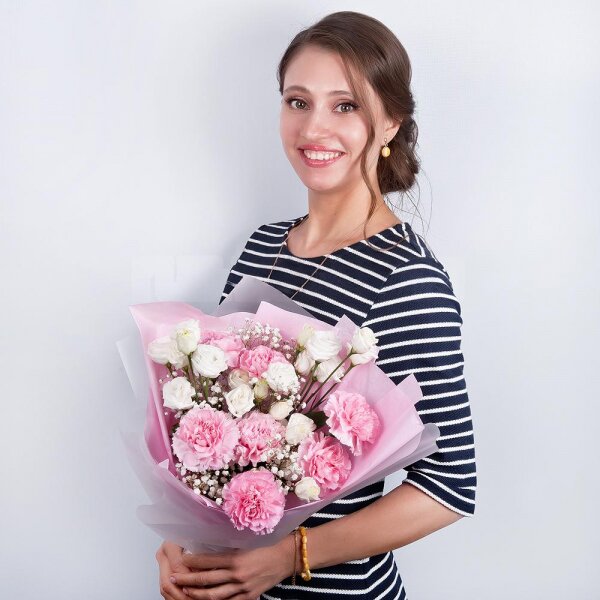 Gypsophila - 1, Pink carnation - 7, lisianthus - 3, Wrapping Paper