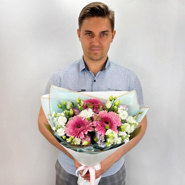 Gerbera pink - 3, White Matthiola - 2, Carnation white, cream - 1, lisianthus - 2, Peony sprayrose - 1, Purple Lisianthus (Eustoma) - 2, Wrapping Paper