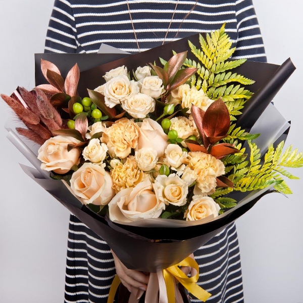 Rose Cream 50 cm - 7, Spray rose: white, cream, light pink 50 cm - 4, Carnation white, cream - 5, Hypericum, Fern (1 pc.), Ruscus, Dried flowers decor, Wrapping Paper