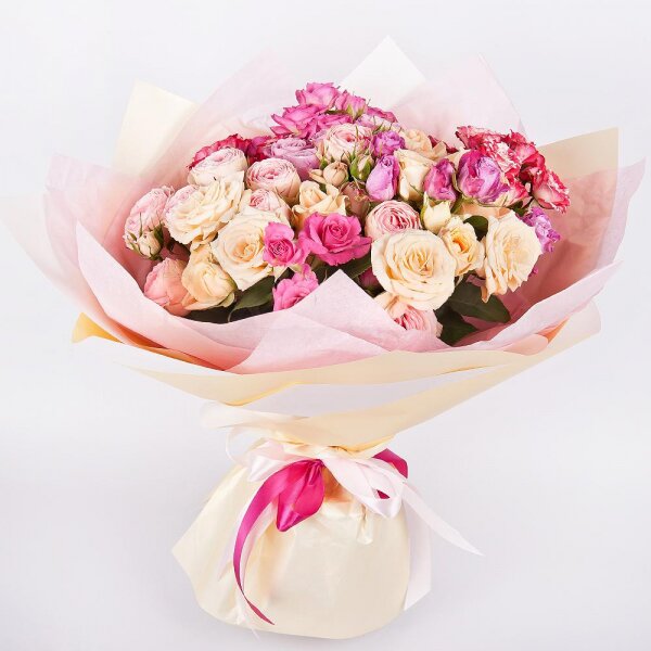 Роза кремовая 50 см - 7, Роза кустовая белая, кремовая, нежно-розовая 50 см - 8, Роза кустовая пионовидная Бомбастик 50 см - 4, Современная упаковка