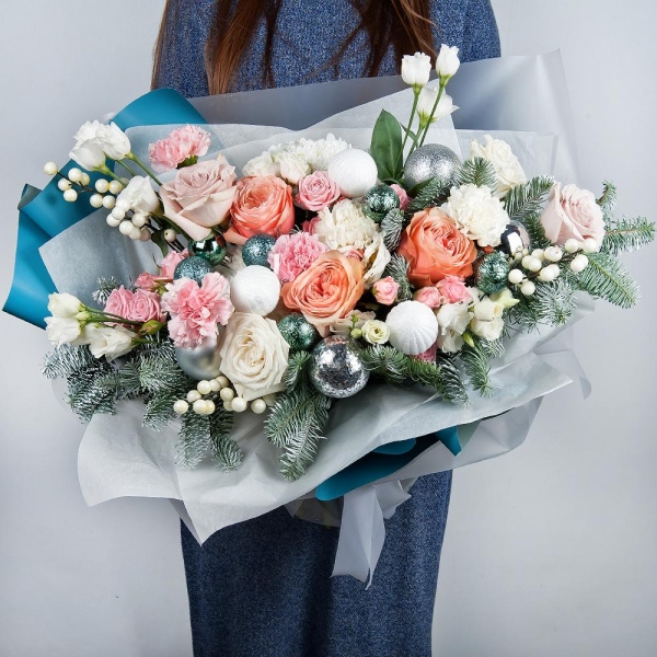 Peony rose Kahala 50 cm - 3, Rose Cream 50 cm - 3, White rose 50 cm - 3, Bright pink spray rose mix, 50 cm - 3, Pink carnation - 4, Baltica White Spray Chrysanthemum - 3, lisianthus - 2, Carnation white, cream - 3, Spruce branches (1pc.), Decorative element small, Christmas decor (set), Wrapping Paper