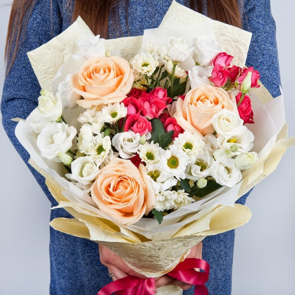 Rose Cream 50 cm - 5, Bright pink spray rose mix, 50 cm - 2, Santini White Spray Chrysanthemum - 4, lisianthus - 3, Wrapping Paper