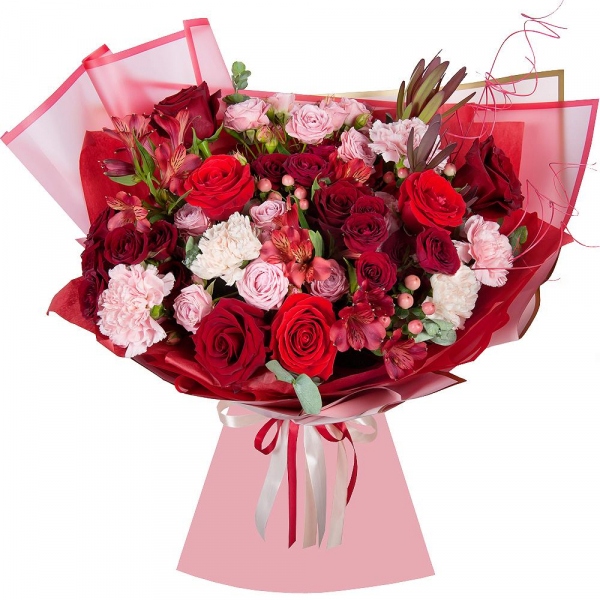 Carnation white, cream - 3, Spray rose: red 50 cm - 3, Red rose 50 cm - 7, Alstromeria Red, Bright Pink - 4, Bright pink spray rose mix, 50 cm - 4, Pink carnation - 4, Leukodendron, Hypericum, Eucalyptus Cinerea, Dried flowers in assortment, Wrapping Paper, Ribbon