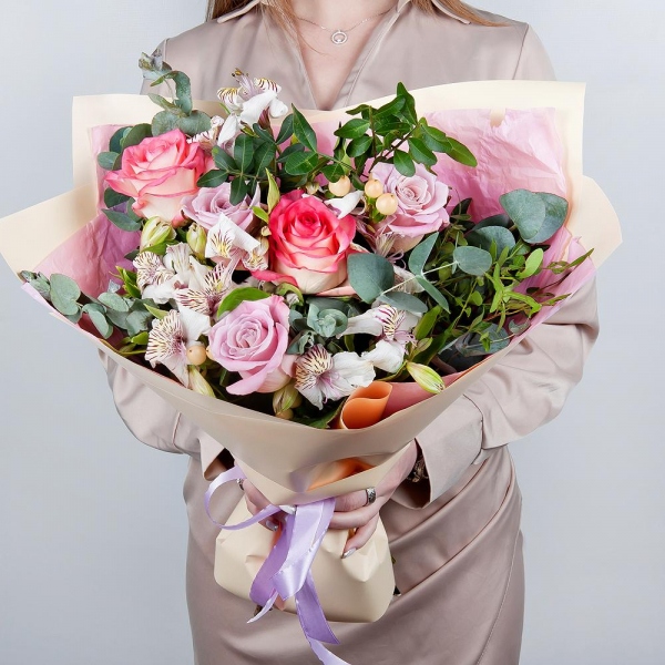 Pink rose 50 cm - 7, Alstromeria white, soft pink - 8, Hypericum, Pistachio, Wrapping Paper, Eucalyptus